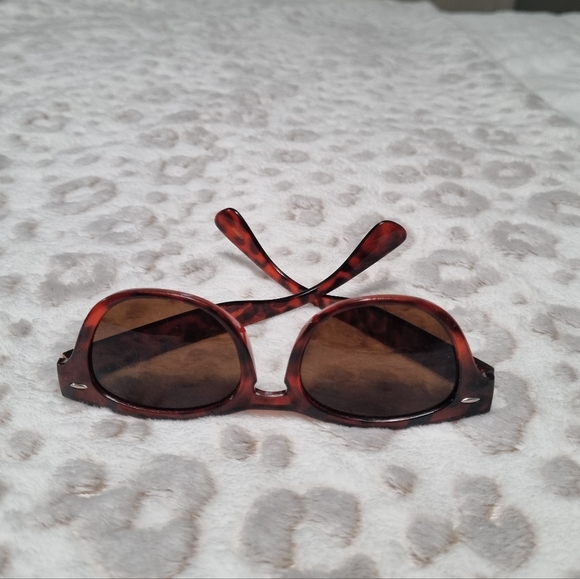 Sunglasses - Picture 2 of 7